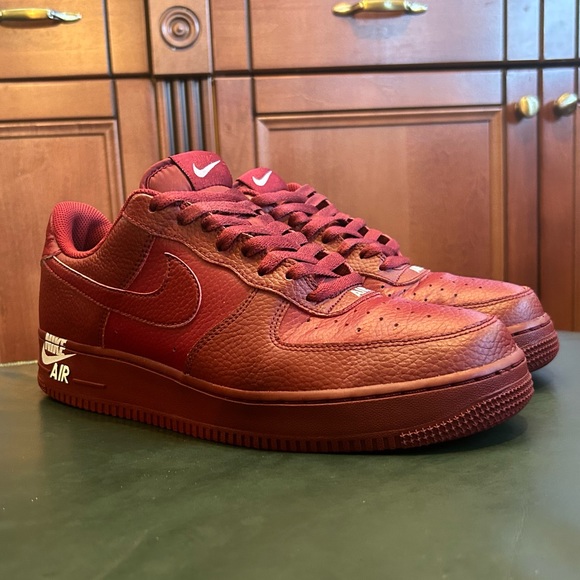 Nike Men's Air Force 1 Low '07 LV8 Burgundy AJ7280-600 - Sz 10 - EXCELLENT - Picture 3 of 13